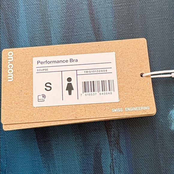 NWT On Cloud Performance Bra - Picture 4 of 6